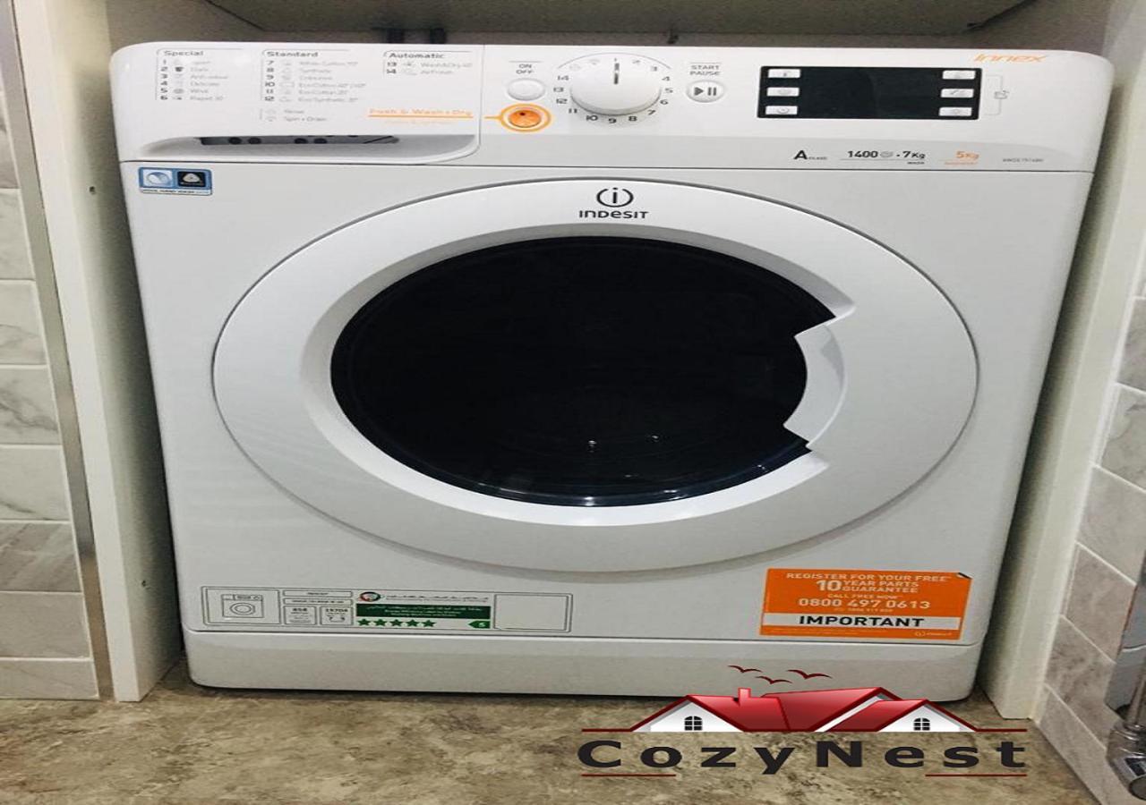 Luxury Central Self Contained Flat By Cozynest レディング エクステリア 写真